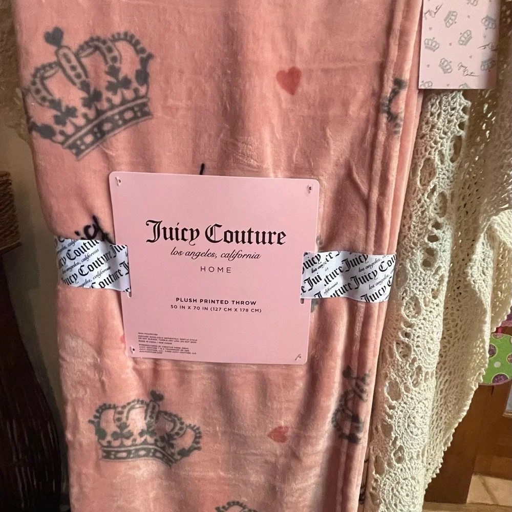 Juicy Couture Pink Blanket with Crown Design NWT - Picture 2 of 4